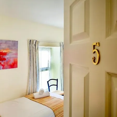 White Heather House Town Square * Clifden