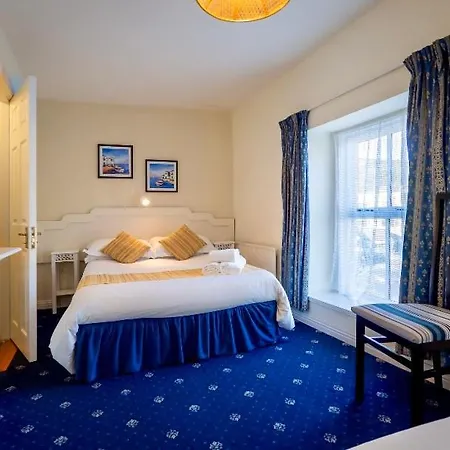 White Heather House Town Square * Clifden