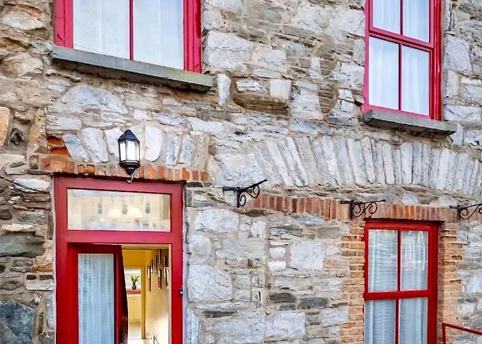 בית נופש White Heather House Town Square קליפדן