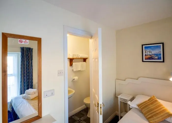 White Heather House Town Square * קליפדן