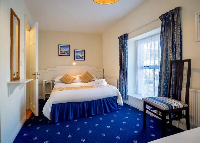 White Heather House Town Square * קליפדן