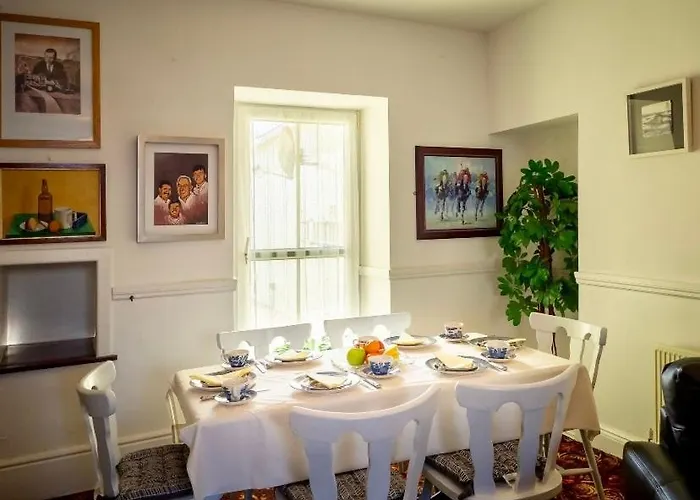 בית נופש White Heather House Town Square