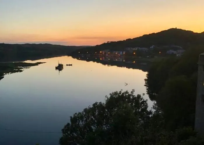 בית נופש White Heather House Town Square *